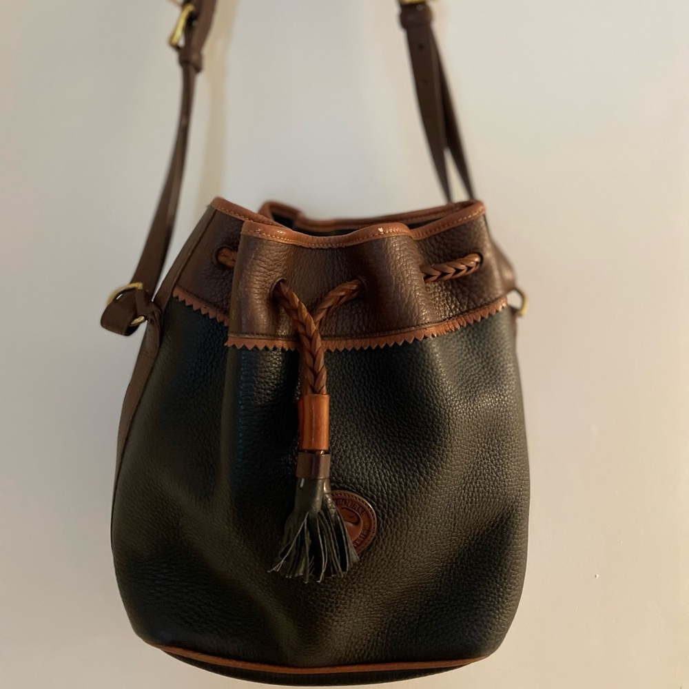 Authentic Vintage Black Pebbled Leather Dooney & Burke bucket bag- drawstring